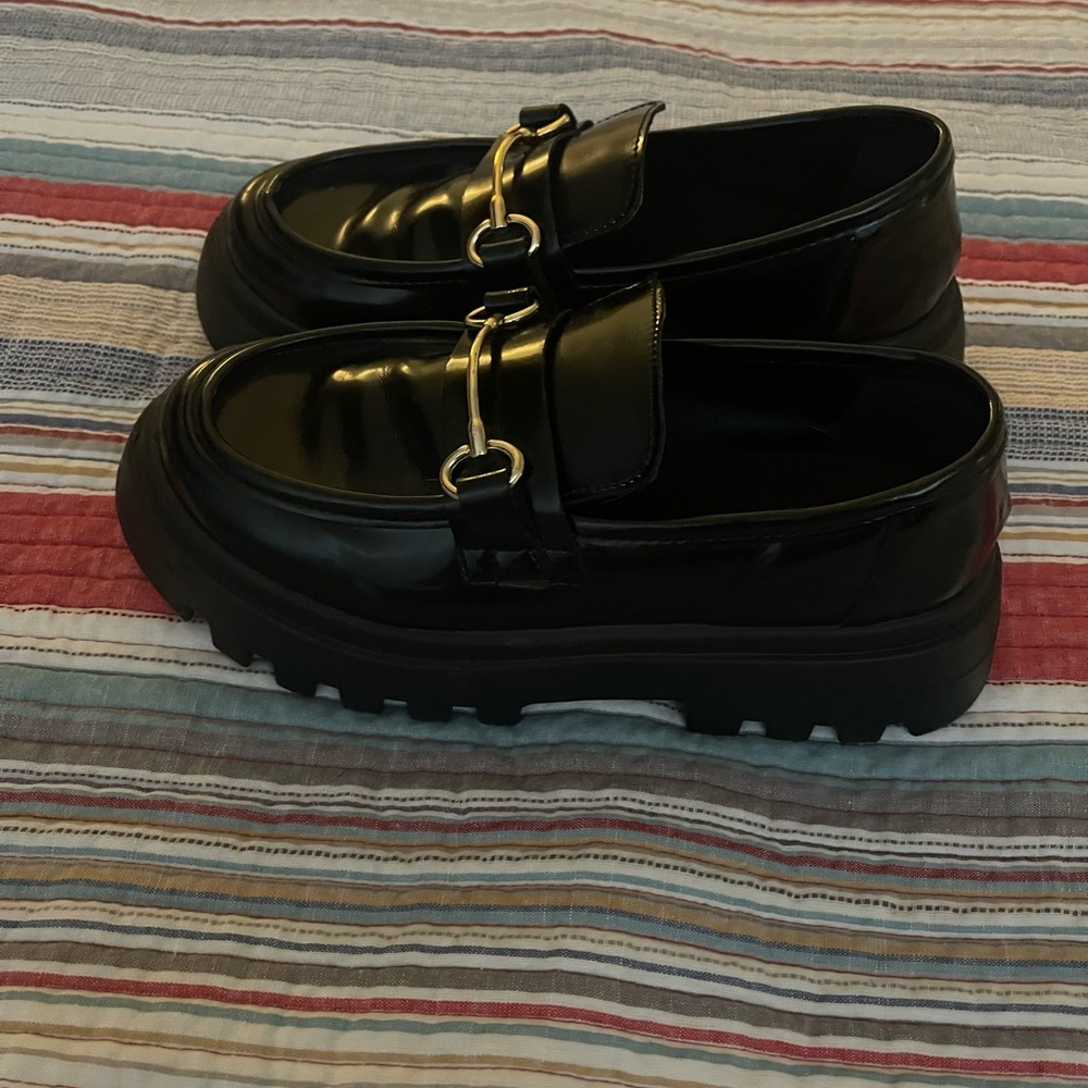 Shoes - Picture 2 of 4